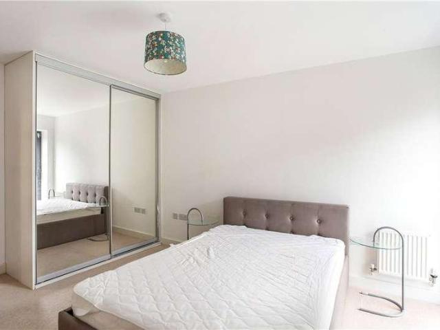 Flat for sale in Rotherhithe, Greater London