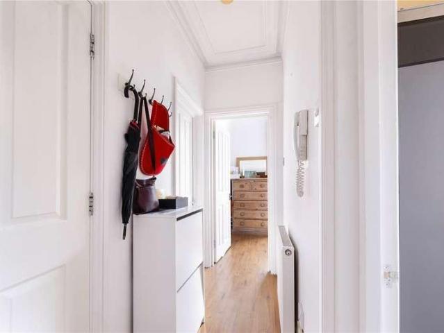 Flat for sale in Elmers End, Greater London