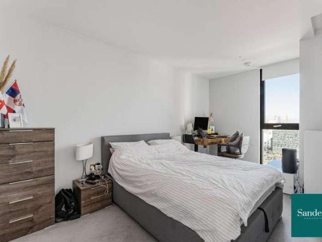 Flat for sale in Greenwich Peninsula, Greater London