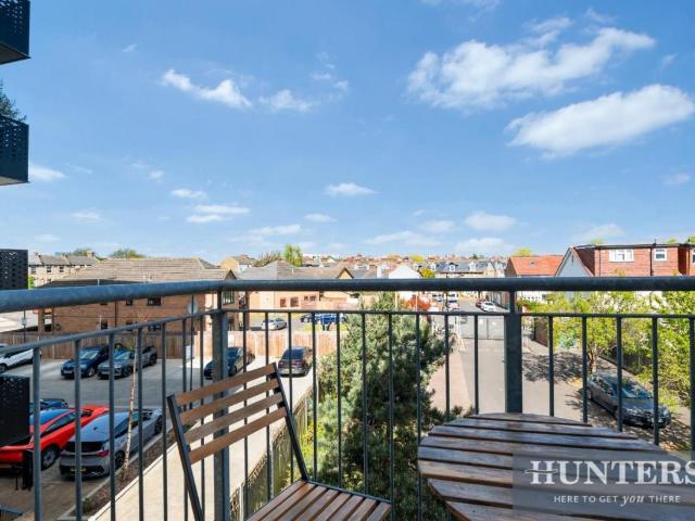 Flat for sale in London Borough of Ealing, Hanwell