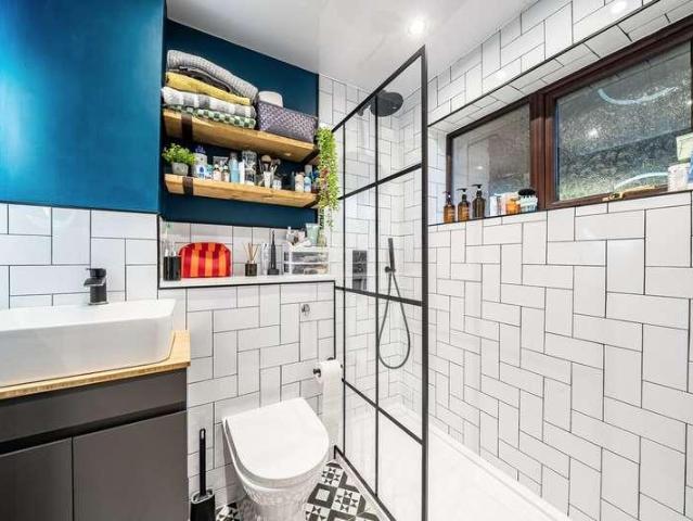 Flat for sale in Gould's Green, Greater London
