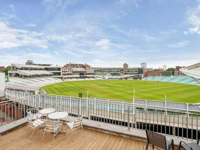 Flat for sale in Oval, Greater London