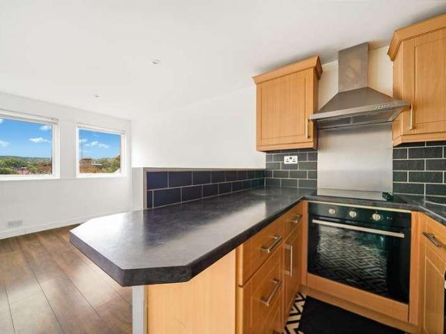 Flat for sale in London Borough of Croydon, Purley