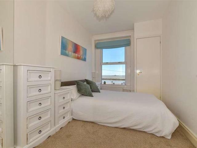 Flat for sale in Oxenden, The Bridge
