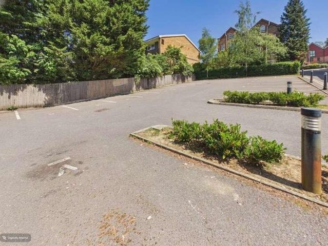 Flat for sale in Hillview, Surrey