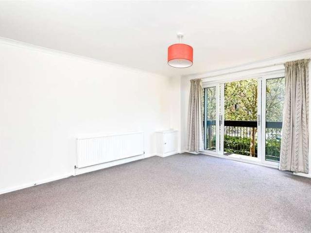 Flat for sale in Birch Green, Lower Halliford
