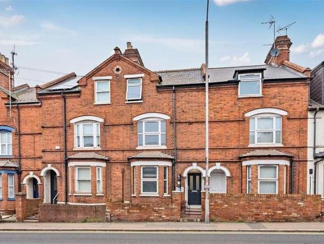 Flat for sale in Reading