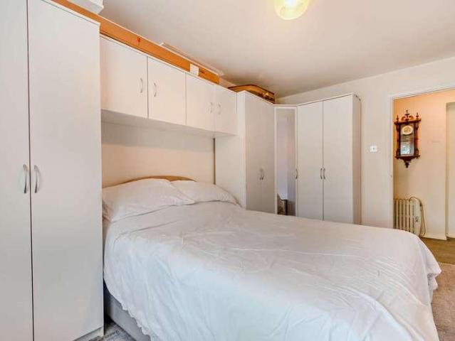 Flat for sale in Kingswood, North Watford