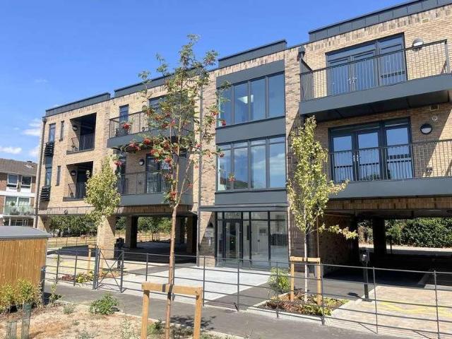 Flat for sale in Lunnon, Buckinghamshire