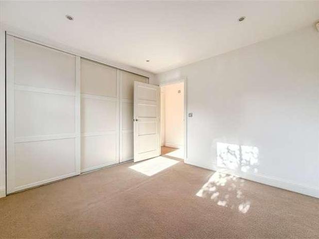 Flat for sale in Southdown, St Albans