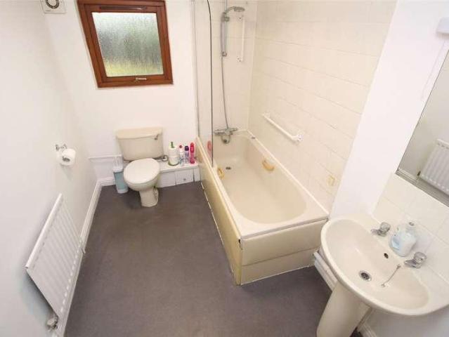 Flat for sale in Palmers Green, Greater London