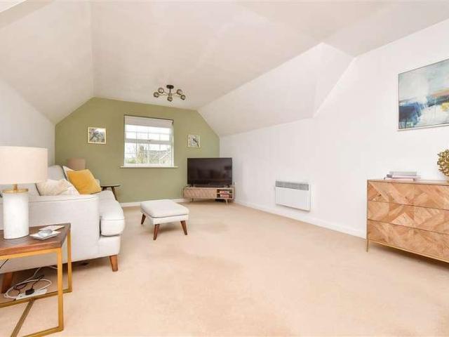 Flat for sale in Red Hill, Surrey