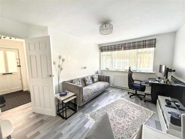 Flat for sale in Barnet Vale, Greater London