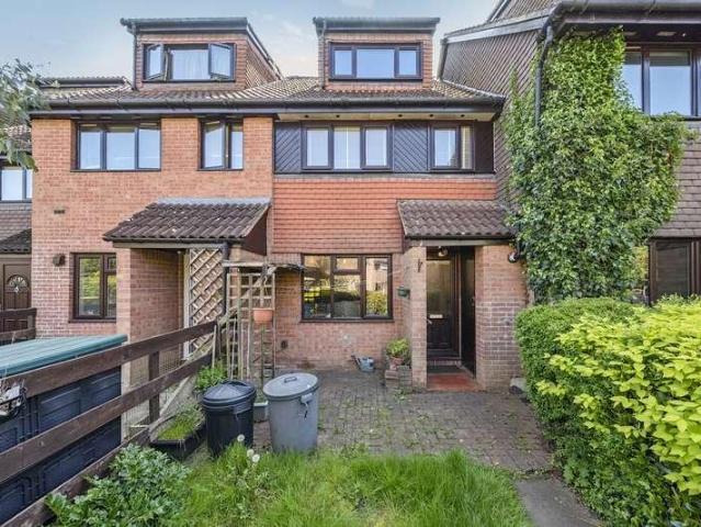 Flat for sale in Uxbridge, London Borough of Hillingdon