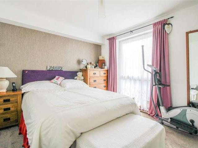 Flat for sale in Croydon, Addiscombe