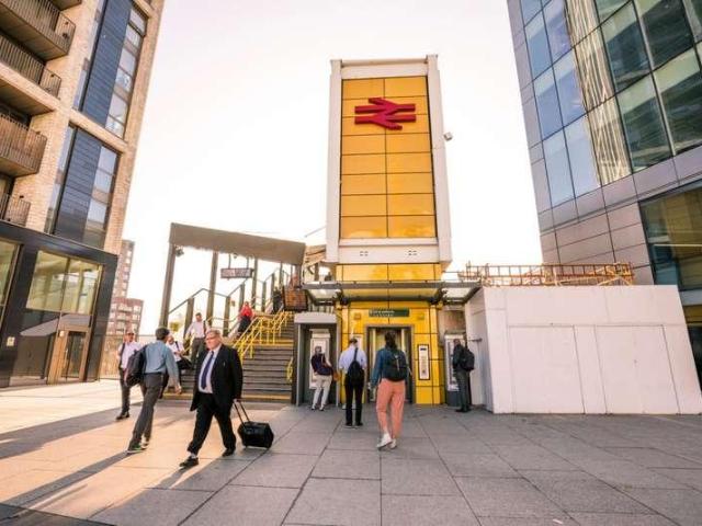 Flat for sale in London Borough of Croydon, Greater London