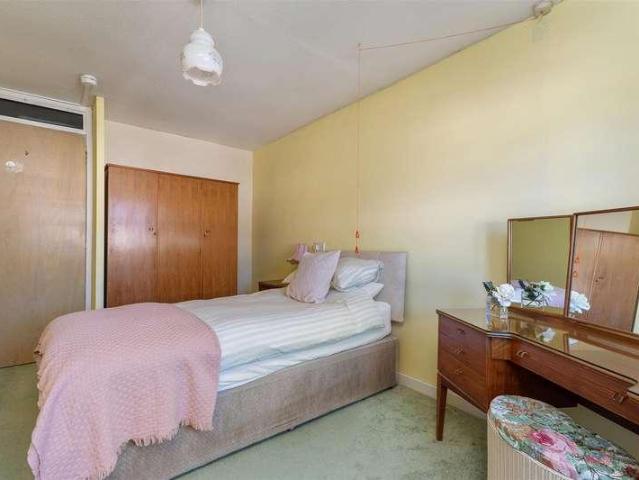 Flat for sale in Wanstead, Greater London