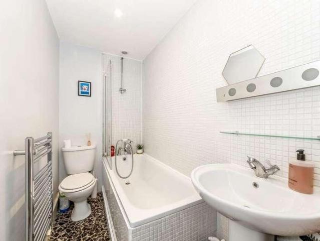 Flat for sale in London Borough of Croydon, Upper Norwood