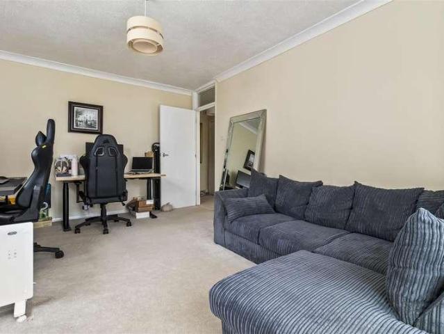 Flat for sale in Worthing, West Sussex