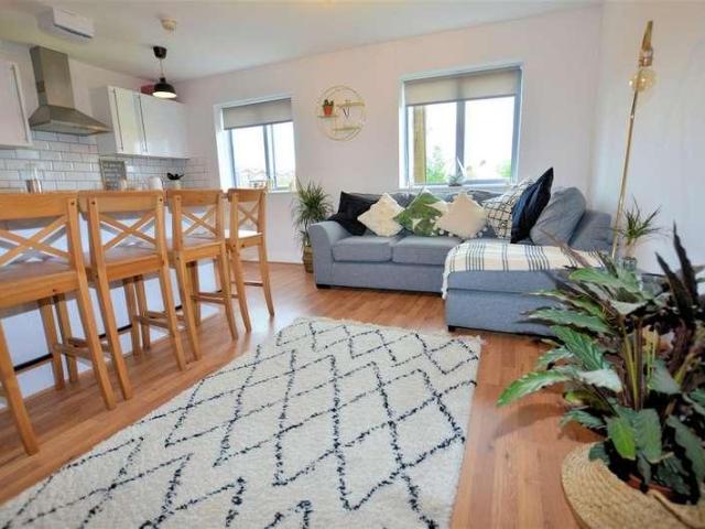 Flat for sale in Ivy Chimneys, Epping