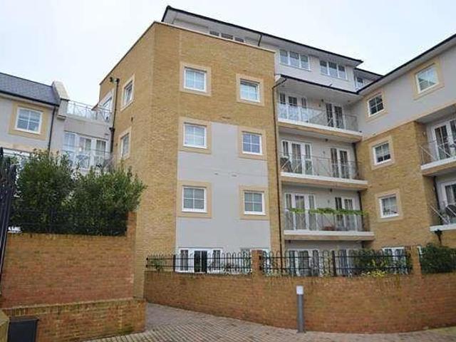 Flat for sale in Holloway Hill, Fole