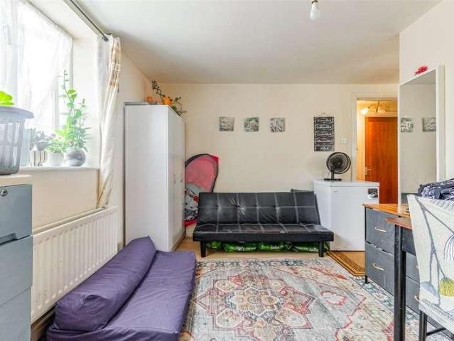 Flat for sale in Ratcliffe, Stepney