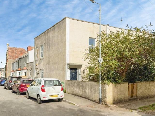Flat for sale in Feckenham, City Of Bristol