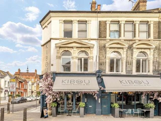 Flat for sale in Clapham Junction, Greater London