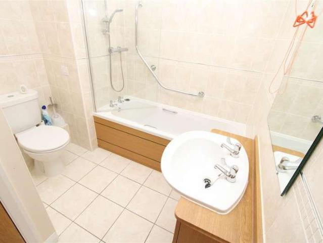 Flat for sale in Wrose, West Yorkshire