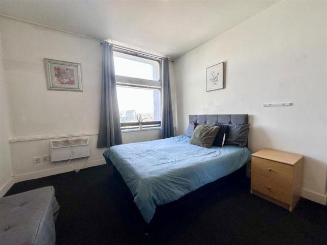 Flat for sale in City Centre, Salford
