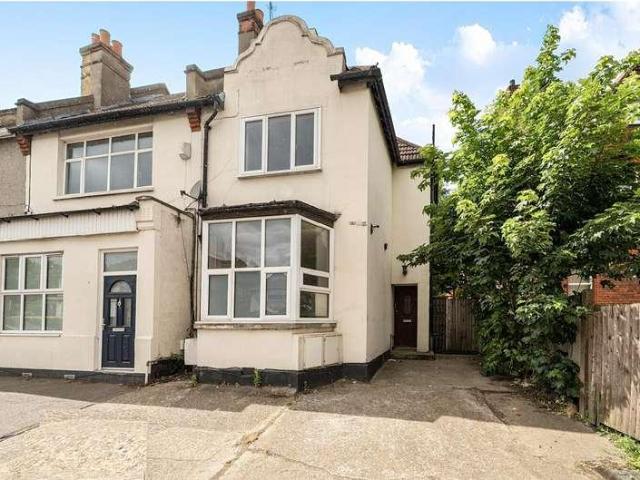 Flat for sale in Greater London