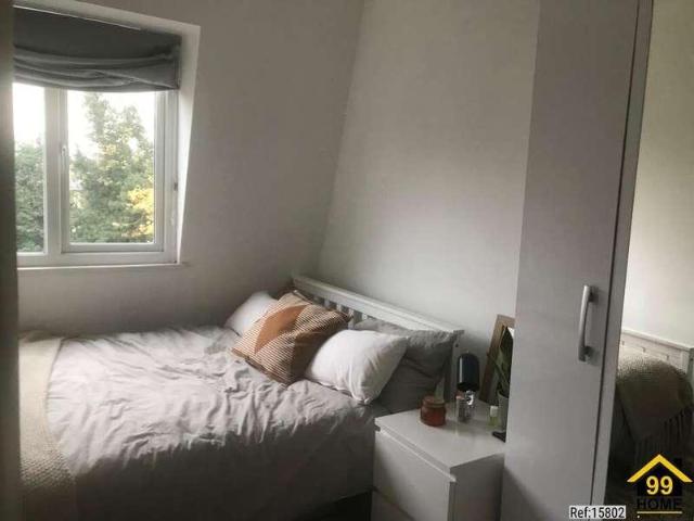 Flat for sale in Brook Green, Greater London