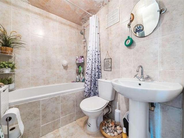 Flat for sale in Feckenham, City Of Bristol