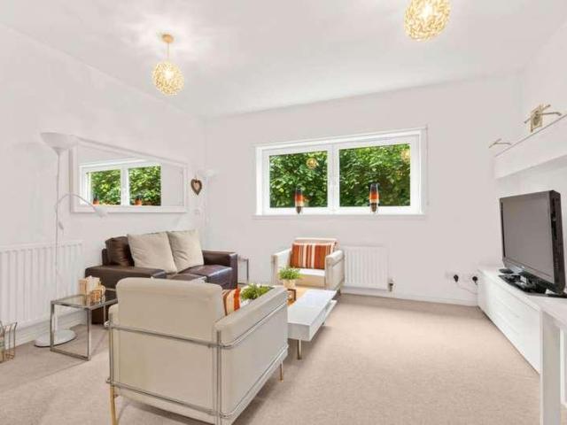 Flat for sale in Renfrew, Ferry Village