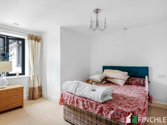 Flat for sale in Potters Bar, Isle Of Man