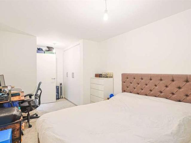 Flat for sale in Colindale, Greater London