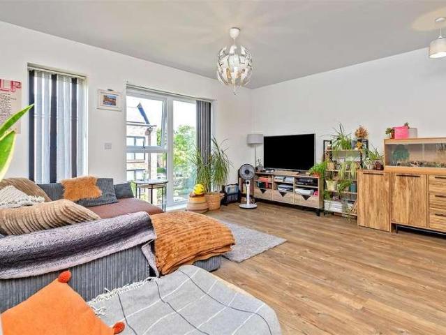 Flat for sale in St Albans, Five Acres