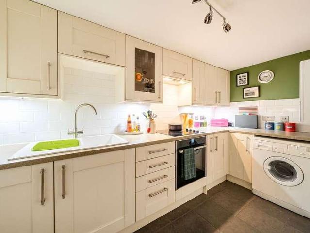 Flat for sale in Archway, Greater London