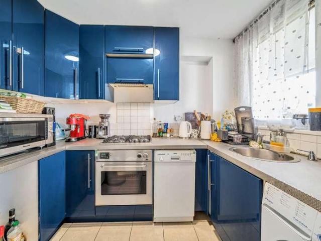 Flat for sale in Brentford, London Borough of Hounslow