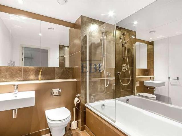 Flat for sale in Canary Wharf, Greater London