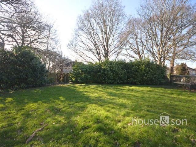 Flat for sale in Holdenhurst, Bournemouth