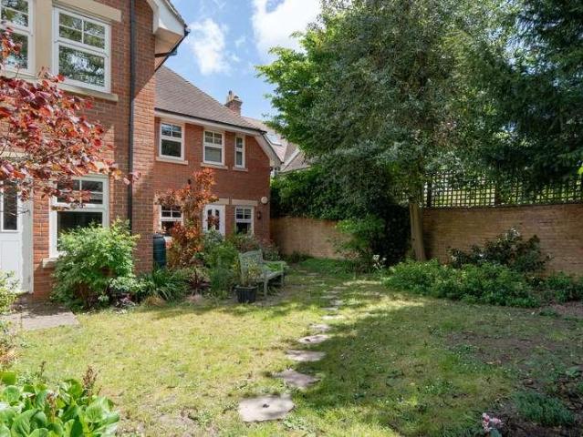Flat for sale in The Slade, Oxfordshire