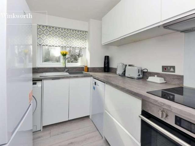 Flat for sale in Old Malden, Greater London