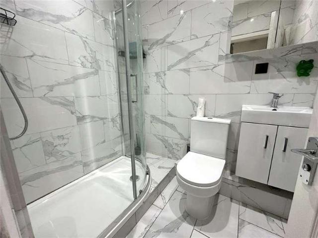 Flat for sale in Croydon, Broad Green