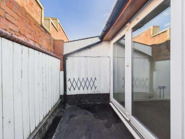 Flat for sale in Drypool, Hull