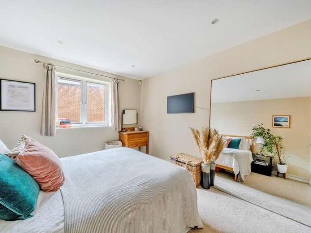 Flat for sale in Guildford Park, Westborough