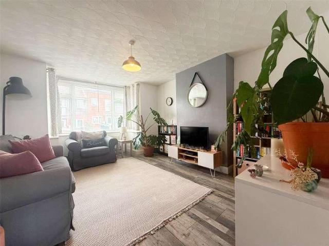 Flat for sale in Key Street, Suffolk