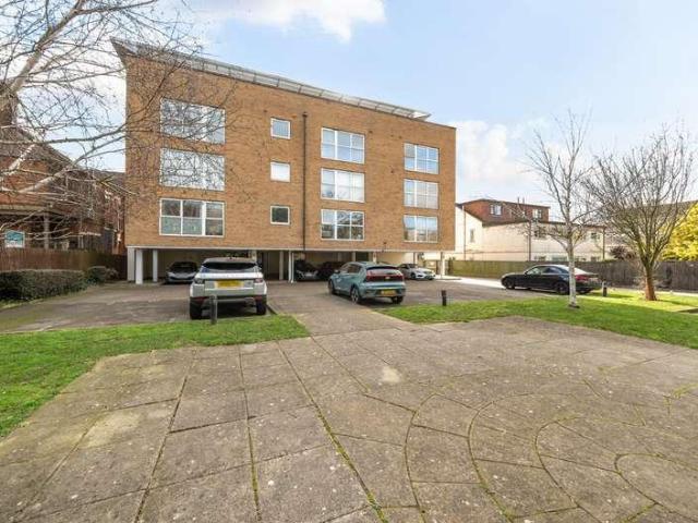 Flat for sale in Southend City Centre Neighbourhood, Alton Barnes