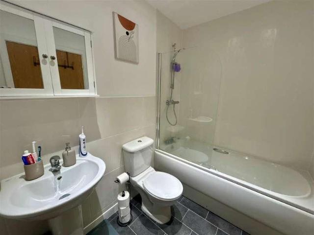 Flat for sale in Georgia, Greater Manchester