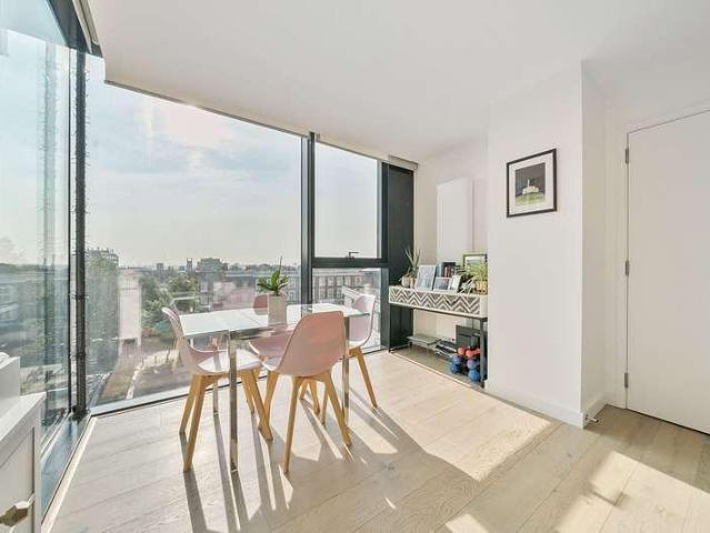 Flat for sale in Archway, Greater London
